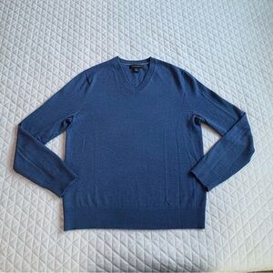 Banana Republic Extra Fine Merino Wool Sweater Sz M V-Neck Blue Academia Preppy